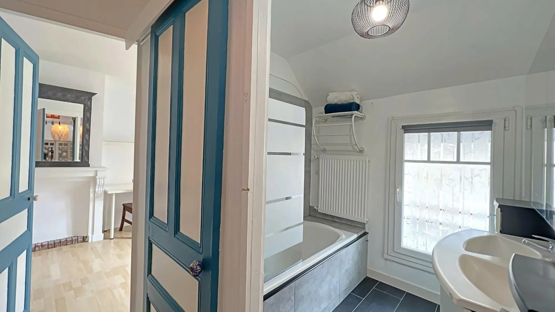 Holiday home Charmante Maison 1930 Centre Hennebont, Deco Actuelle, Terrasse, Jardin Clos, 2 Chambres, Wifi Inclus - Fr-1-349-204 France